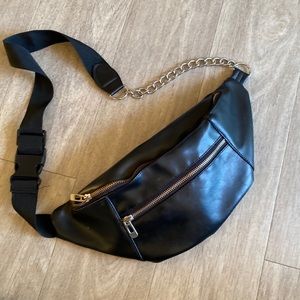 Empyre chest bag